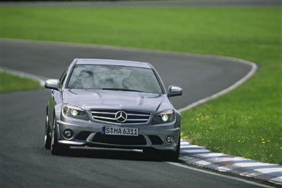  Mercedes-Benz C63 AMG 2008 года  (фото 23 из 26)